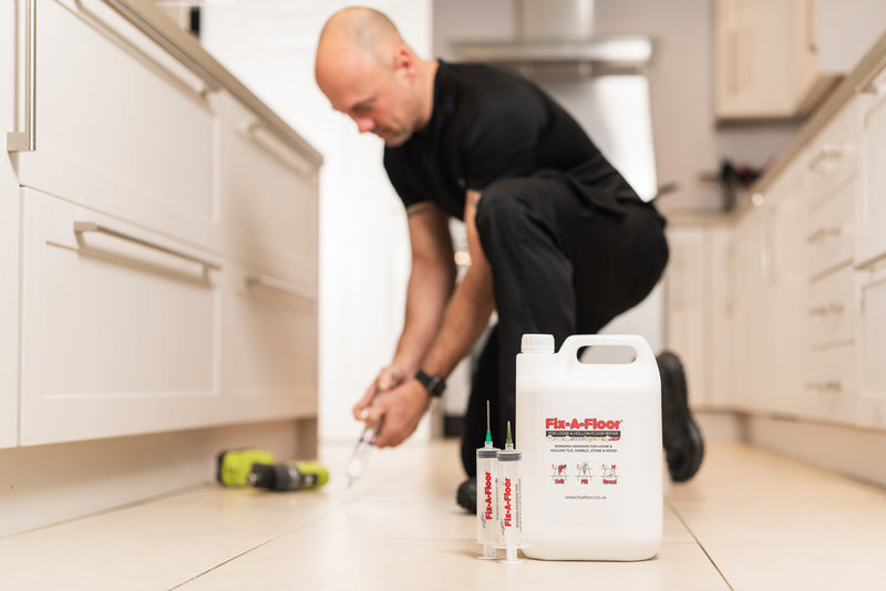 Load image into Gallery viewer, Fix-A-Floor LARGE 5 Litre Tub With 3 x 60ml Syringe applicator Kits - Extra Strength Bonding Adhesive for Loose and Hollow Tiles